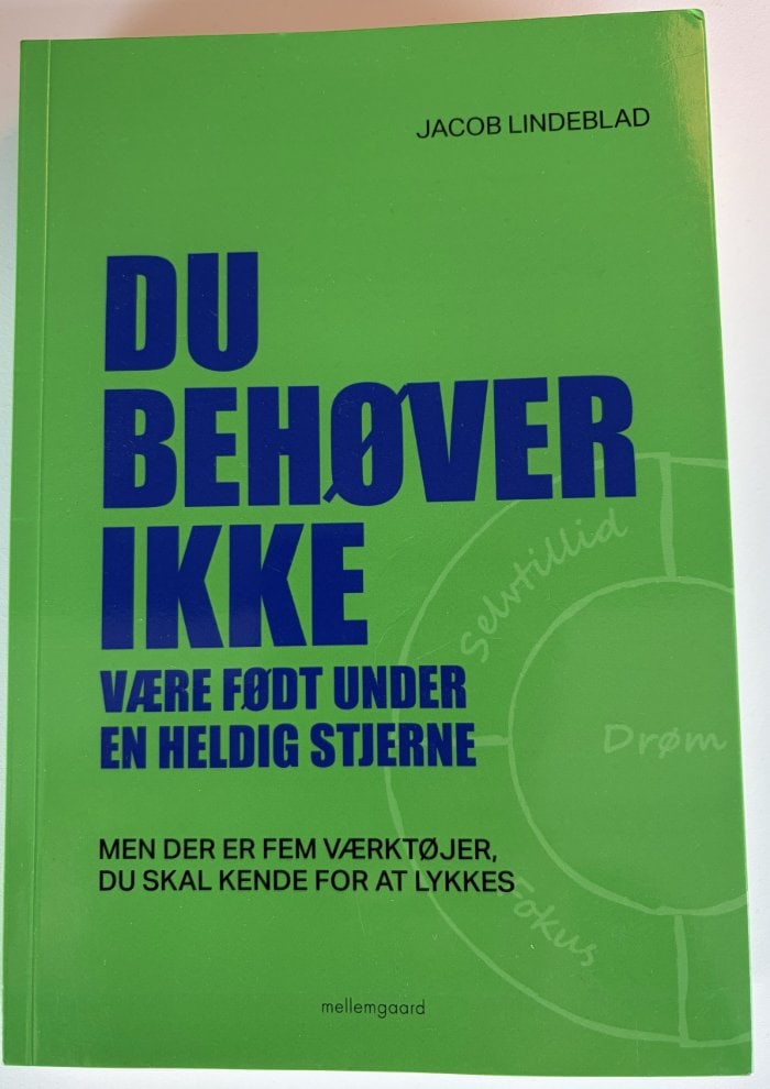 Forsiden af bogen «Du behøver ikke være født under en heldig stjerne» af Jacob Lindeblad Forsiden af bogen «Du behøver ikke være født under en heldig stjerne» af Jacob Lindeblad